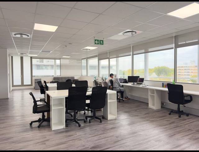 BUSINESS PROPERTY TO RENT IN CLAREMONT